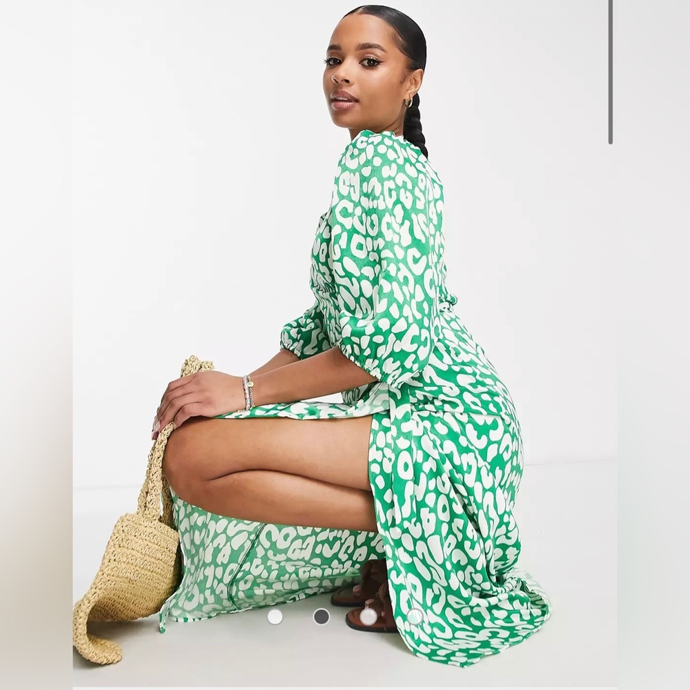 VILA - PETITE Midi Wrap Dress in Green & White Leopard Print